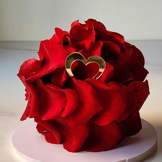 Rose petals cake