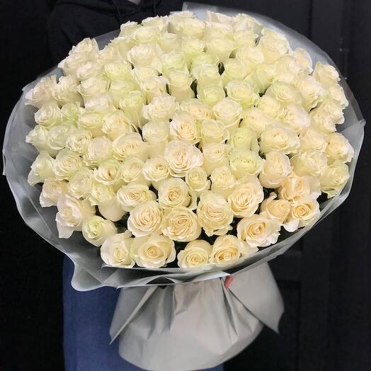 Символ Вечной любви из 101 голландских роз