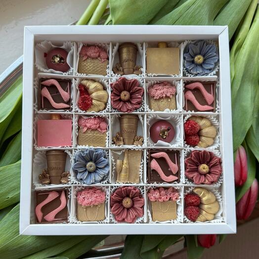 Коробка конфет из белого и молочного бельгийского шоколада «Girls» (25 конфет)