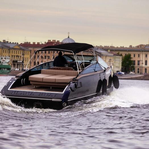 Подарочный сертификат Bantikov "Двухчасовая прогулка на premium катере Black Boat" будни после 18 и вых, Санкт-Петербург