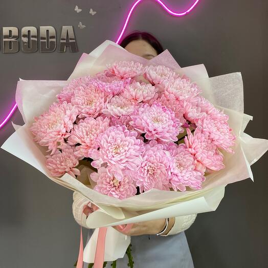 7 розово-персиковых хризантем в пышном букете 💐