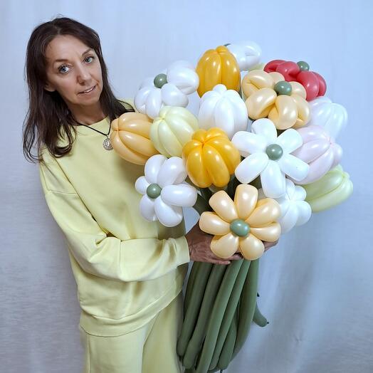 Цветы из шаров. Букет ромашки и тюльпаны