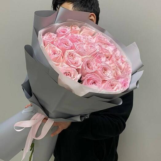 25 пионовидных роз