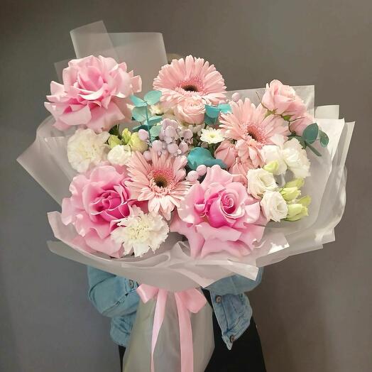 Blush Melody - Różowy bukiet mieszanych kwiatów