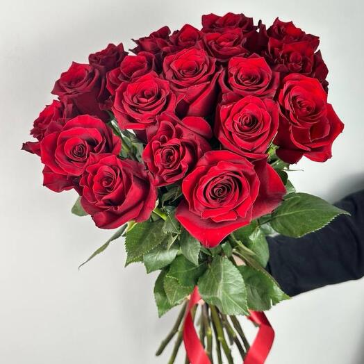 19 бордовых эквадорских роз - коллеге, подруге