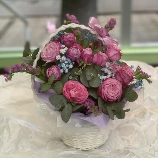 Basket of roses lady bombastic