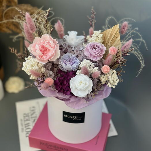 Композиция в шляпной коробке с пионовидными розами 🌸