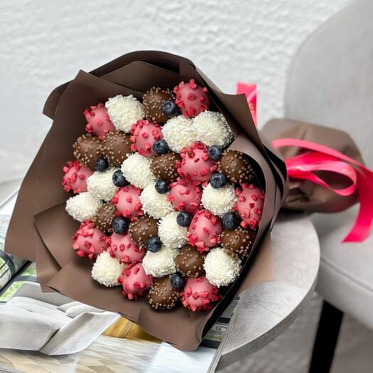 Букет из клубники в Бельгийском шоколаде. Подарочный набор 1048. Leora-chocolate