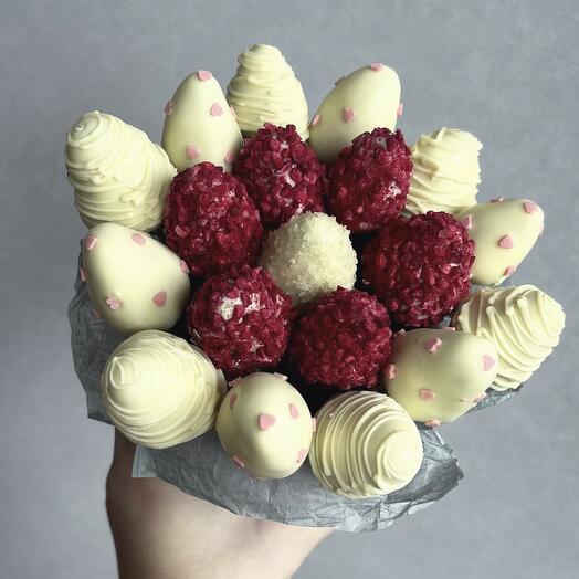 Клубника в шоколаде в шляпной коробочке