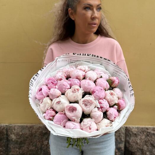 31 пион в букете