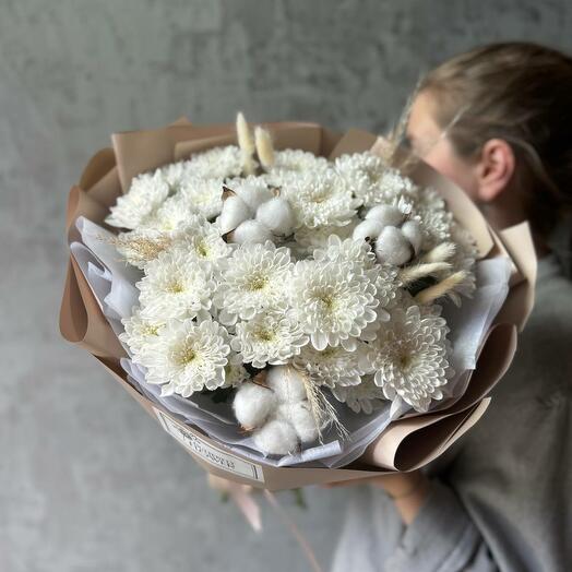 Букет "Нежнее нежного" из хризантемы, лагуруса, хлопка и пампасной травы