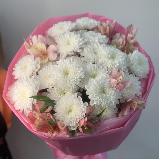 Нежный букет из кустовой хризантемы