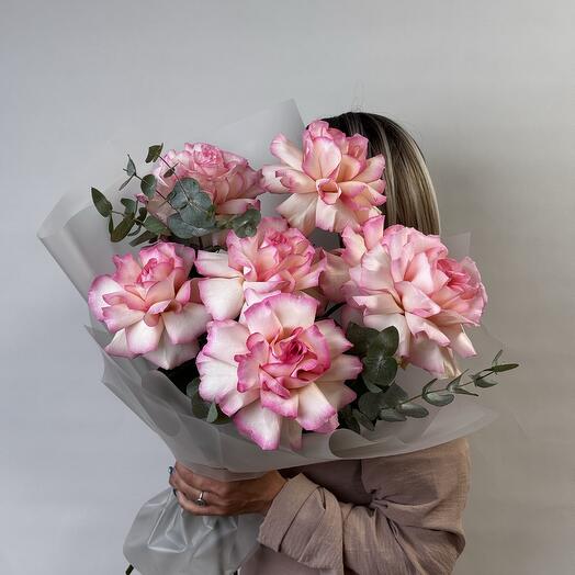 7 French roses bouquet