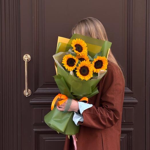 Magic of the number "5" (bouquet with sunflowers)