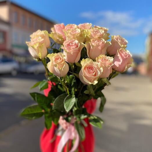 15 нежно розовых роз Эквадор
