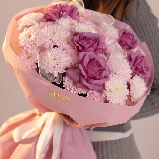 Розы с хризантемами