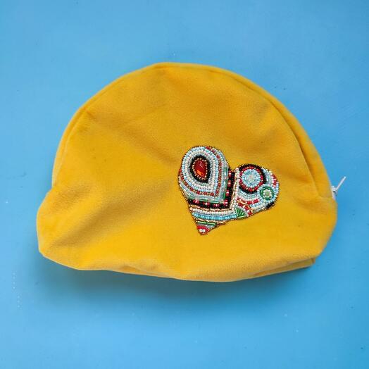 Косметичка с бисерной вышивкой "Сердечко" желтая
