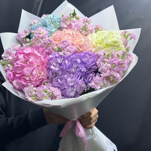 Bouquet of Hydrangeas and mattiola