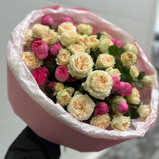 Букет Дуэт 9 кустовых пионовидных роз