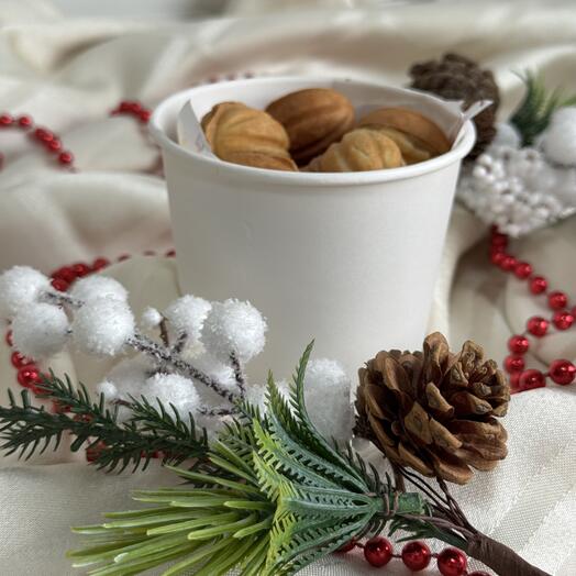 Орешки с вареной сгущенкой в стакане