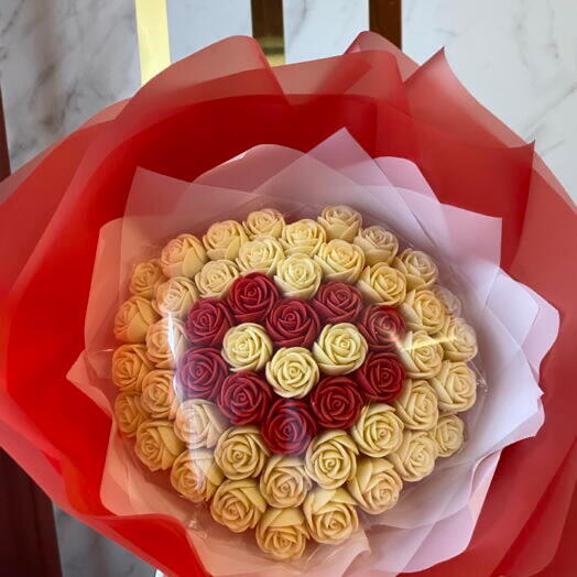 Букет из 51 шоколадных роз девушке, жене съедобный букет