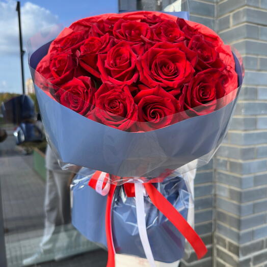 Букет 💐 классических 15 красных роз