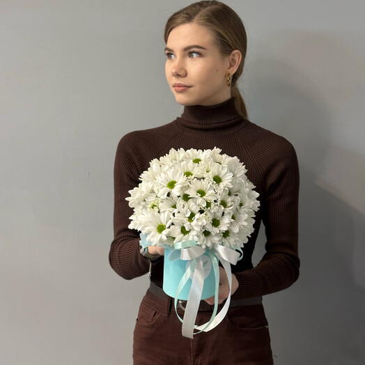 Цветы в коробке с хризантемой ромашка «День мамы»