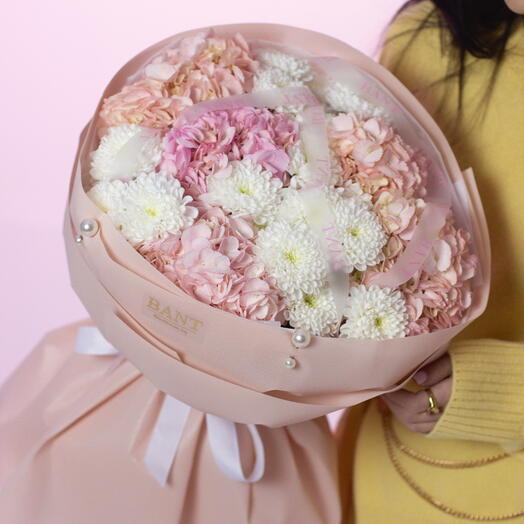 Хризантемы с гортензиями розово-белая цвет. Гамма