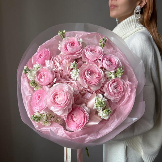 Нежный букет с ранункулюсами, гортензией и маттиолой Veresk 166