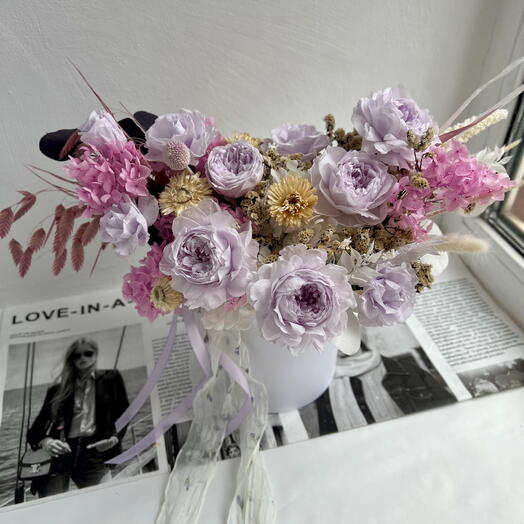 Стабилизированные розы в коробке сиреневые