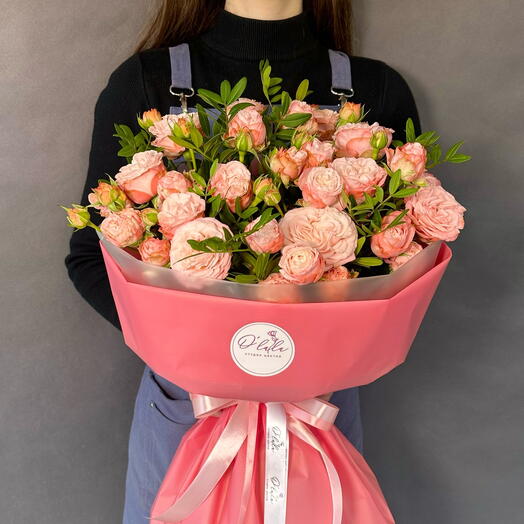 Bouquet of peony-shaped bush roses