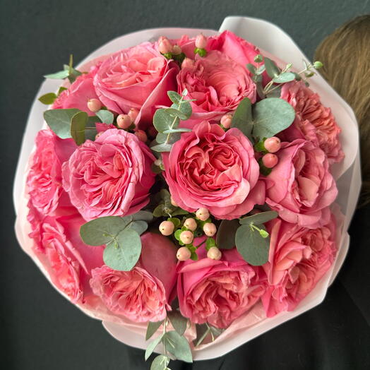 Букет пионовидных роз «Яглдка малинка»