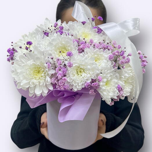 Композиция из гипсофилы и хризантем 🤍💜