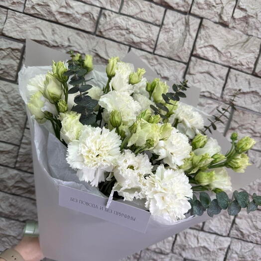 Букет из диантусов и эустомы