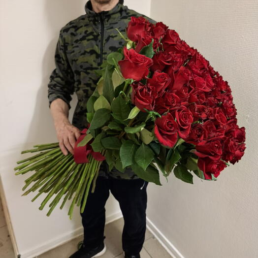 Розы 101 штука 70 см Красные