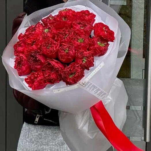 Пионовидный красные розы