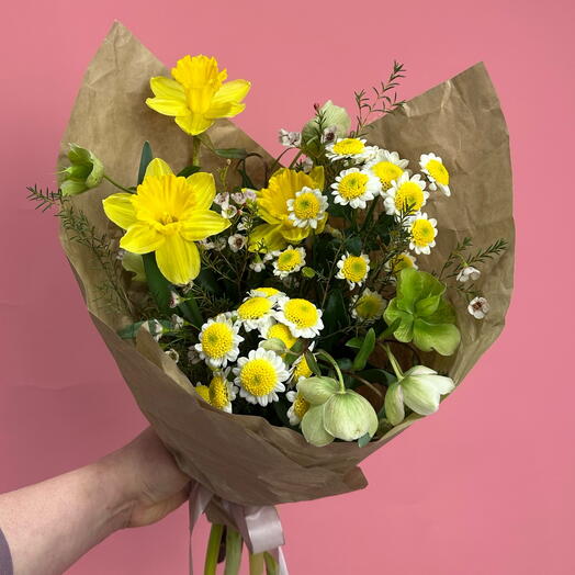 Нарциссы с ромашками 💛 весенняя охапка
