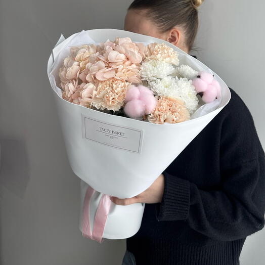 Нежный букет с хлопком