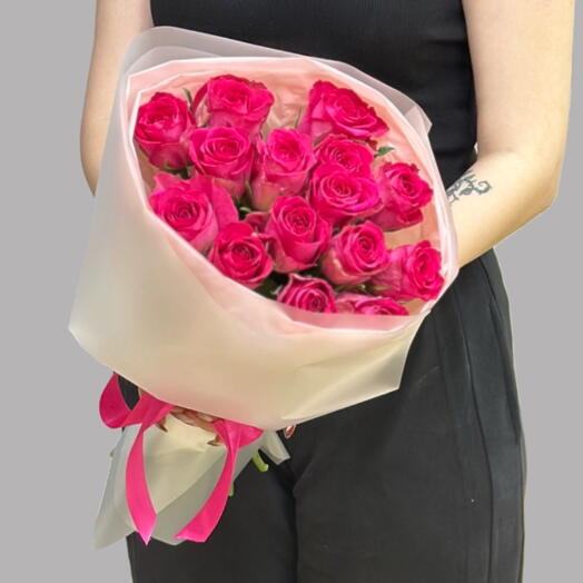 Букет из 15 малиновых роз с оформлением (М2)