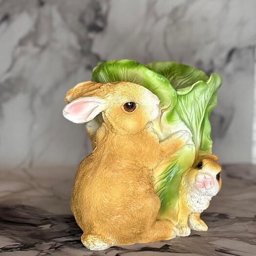 Декоративное кашпо "Зайцы на капустном листе"