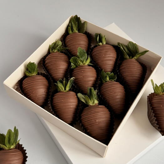 Клубника в бельгийском шоколаде Callebaut, подарочная коробка (9 ягод)