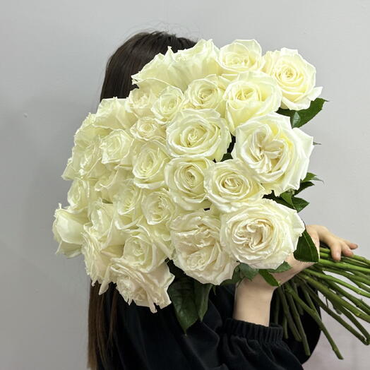 Букет из 23 белых роз
