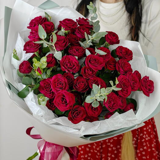 Красные кустовые розы 🌹