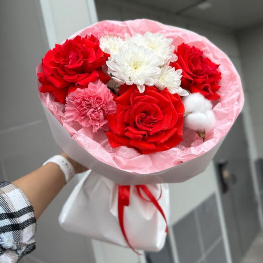 Букет с красными розами