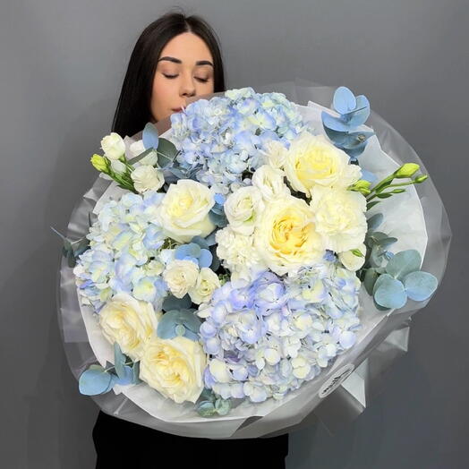 Евробукет с небесной гортензией