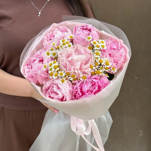 Пионы с ромашками