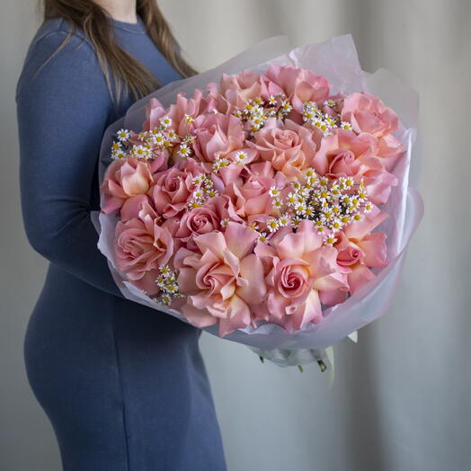 Авторский букет из французских роз и ромашек, свежий букет