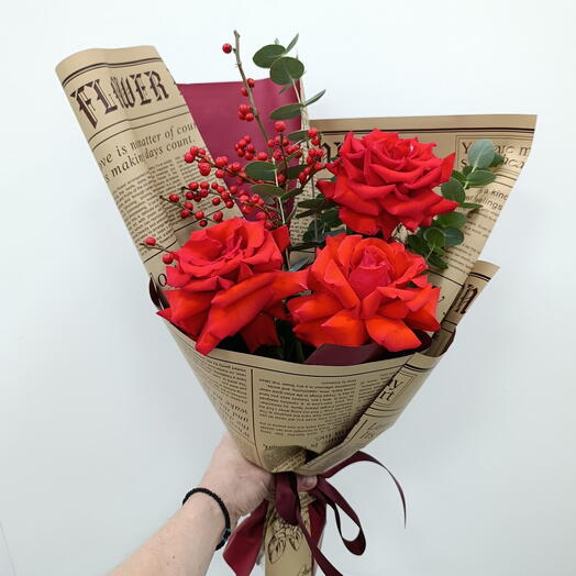 Букет с алыми французскими розами для любимой