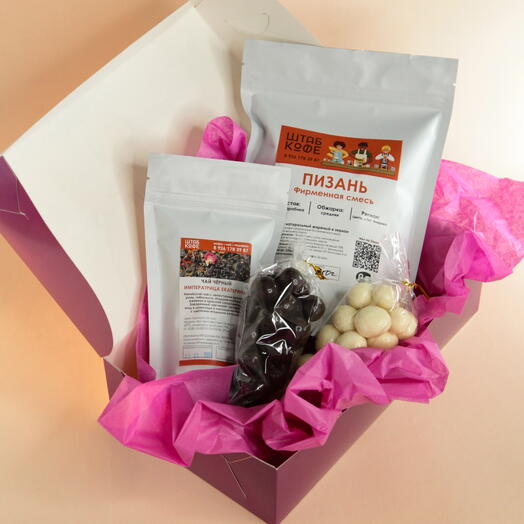 Подарочный набор кофе, чая и сладостей к 8 марта