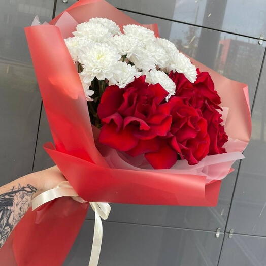 Яркий букет с вывернутой розой 😍